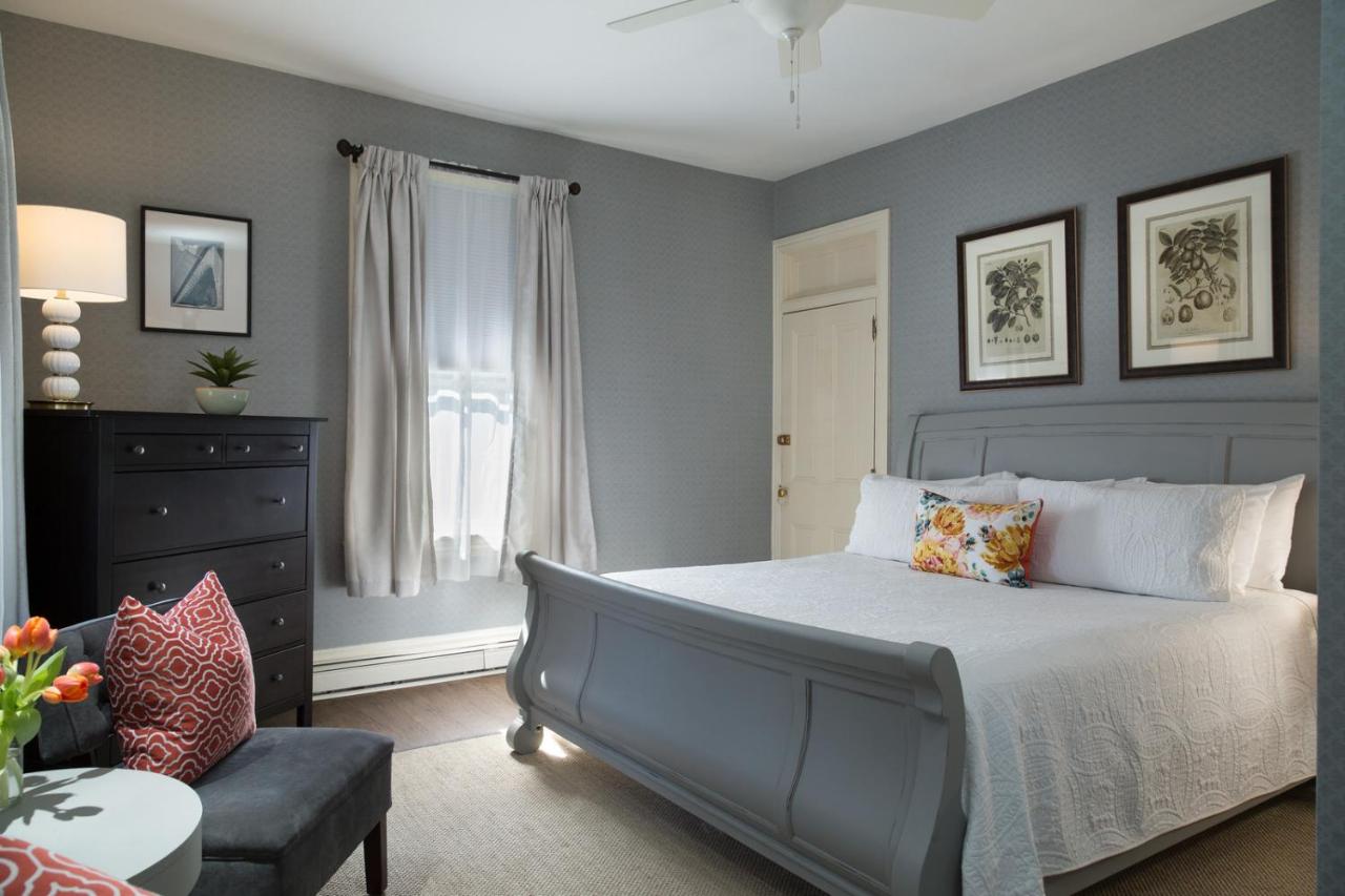  | The Carroll Villa Hotel