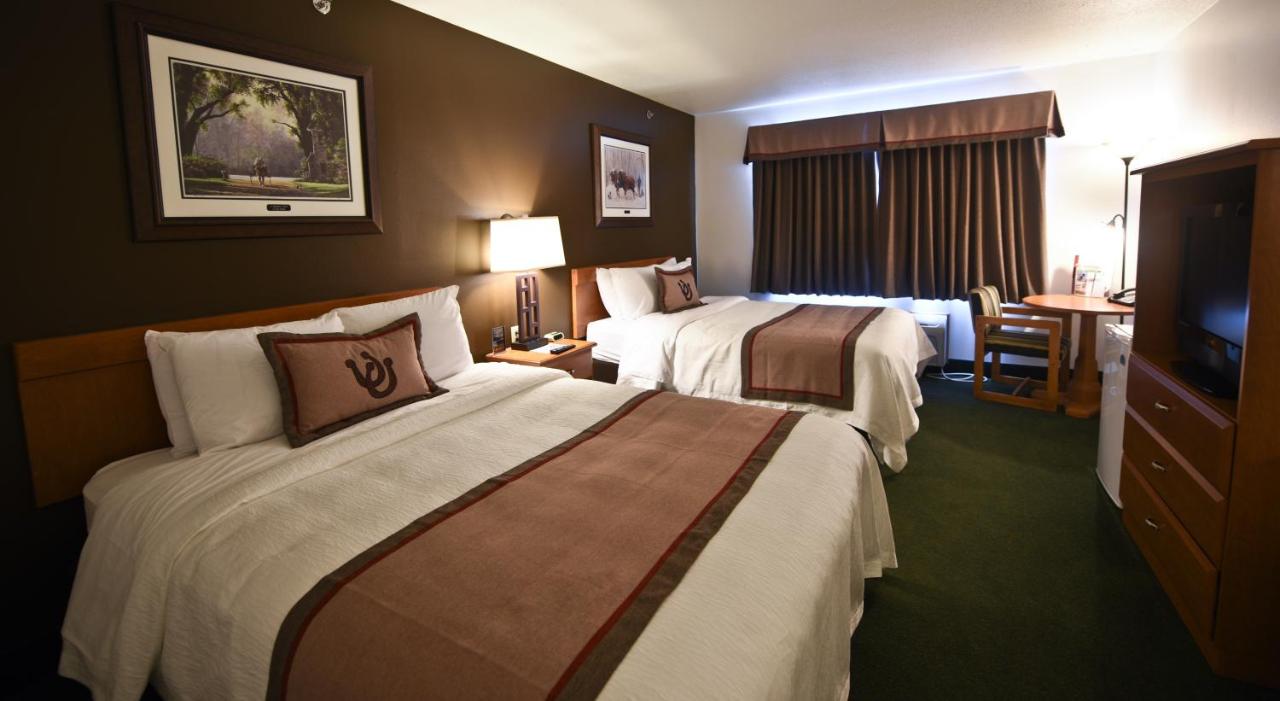 | Draft Horse Inn and Suites