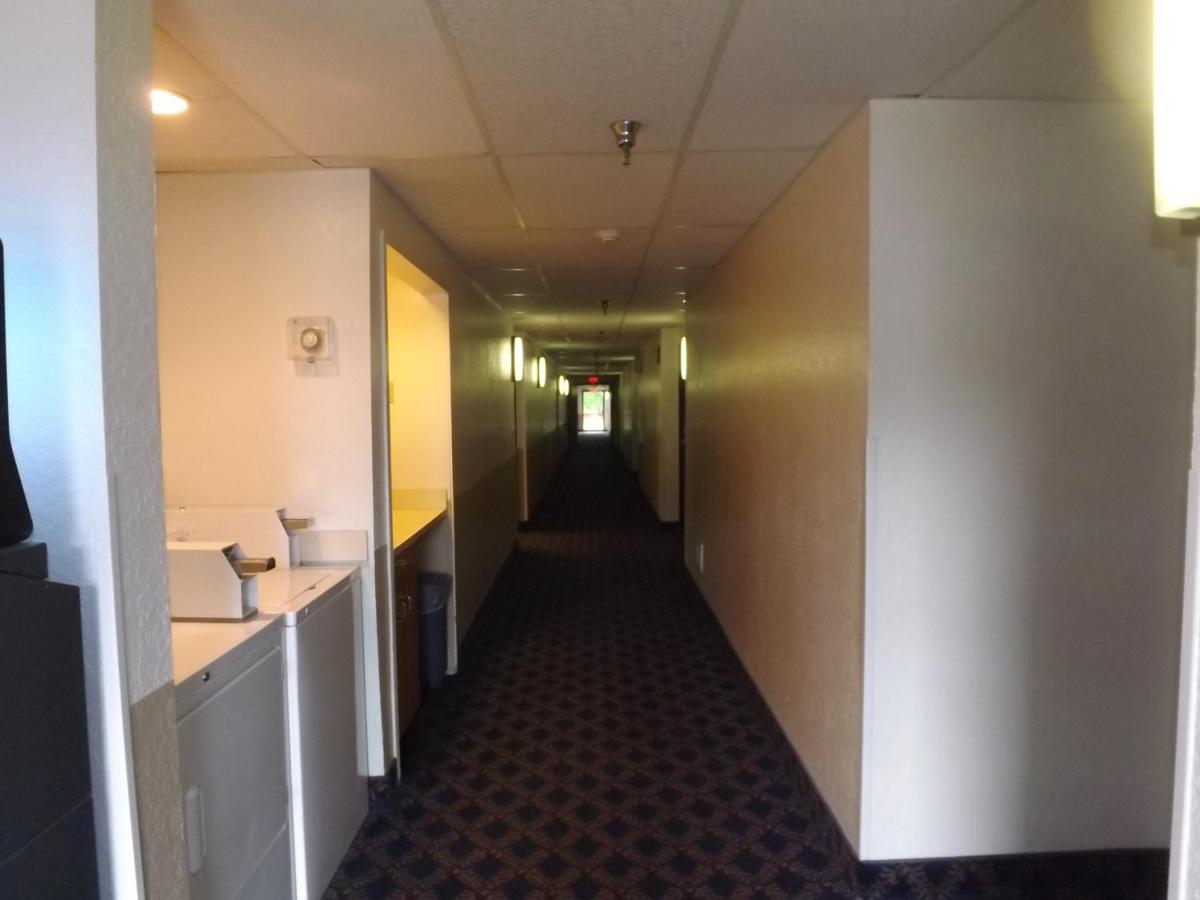 | Super 8 by Wyndham Sidney NY