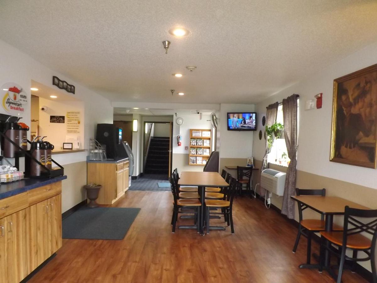 | Super 8 by Wyndham Sidney NY