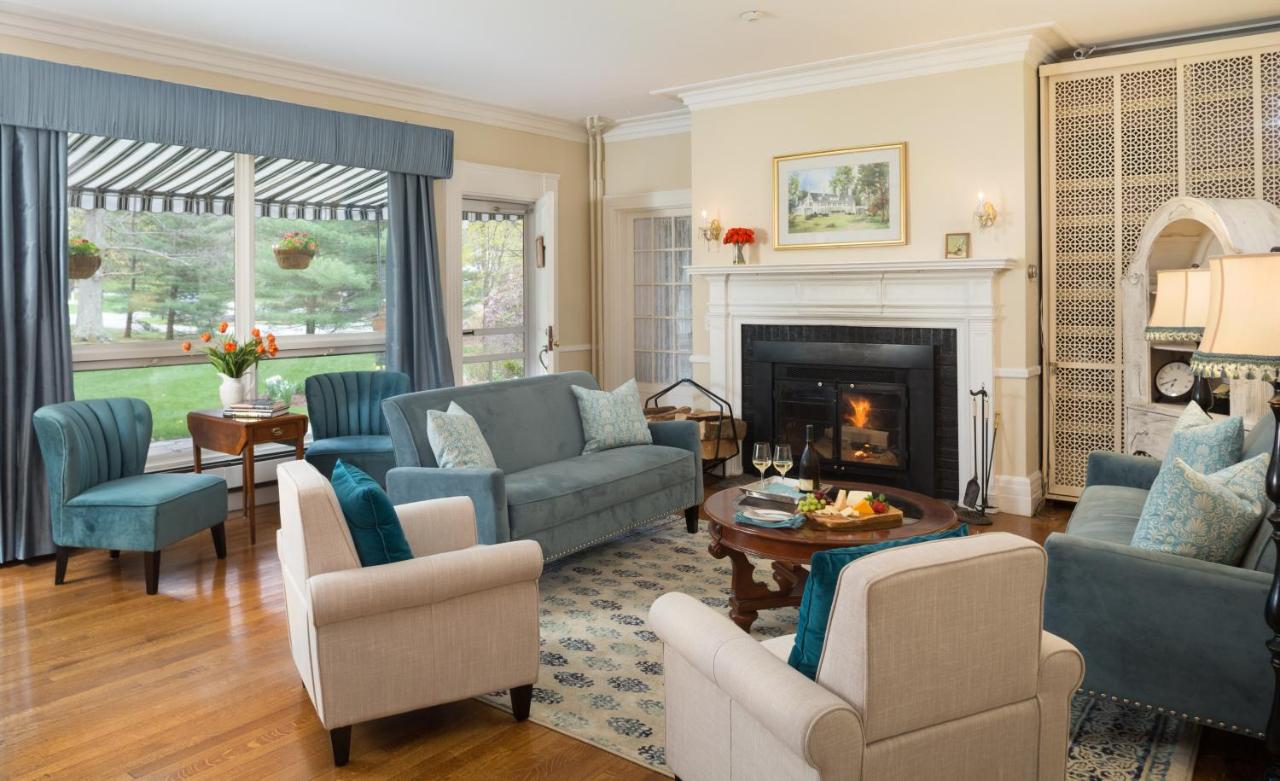 | Four Chimneys Inn