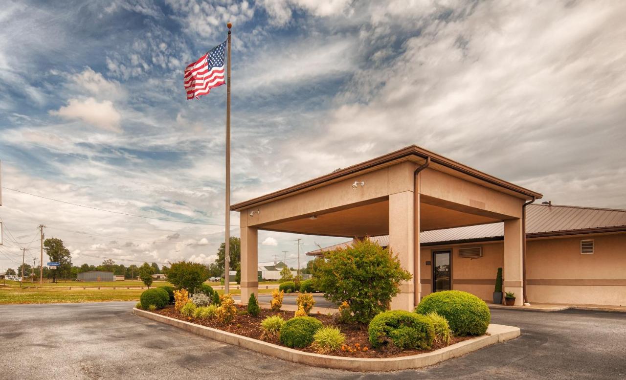 | Super 8 by Wyndham McGehee