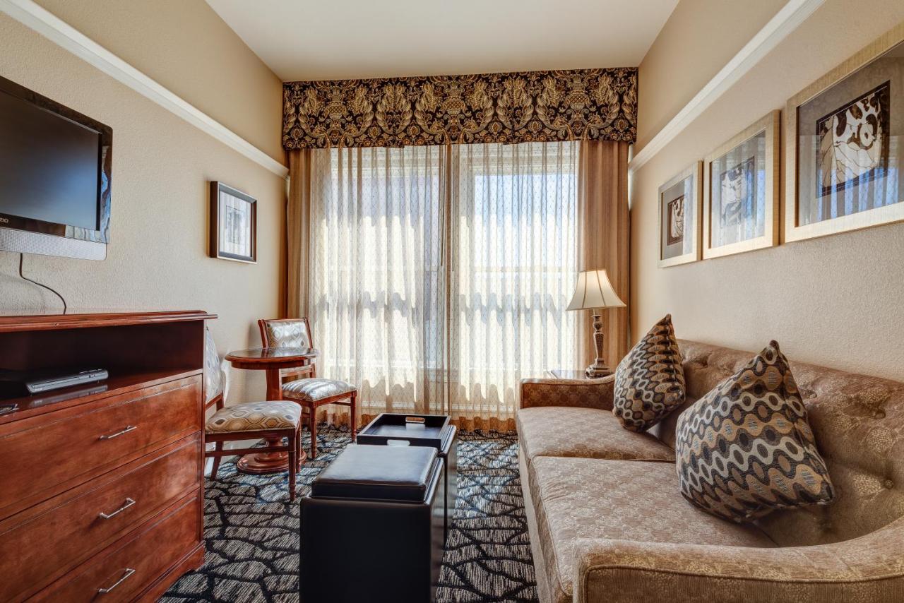 | Gaslamp Plaza Suites