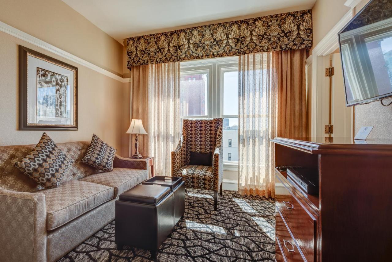 One-Bedroom Suite at Gaslamp Plaza Suites