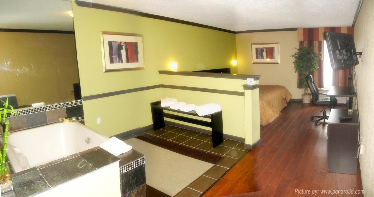 King Room with Spa Bath at Noble Suites