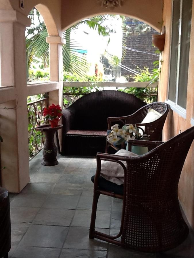  | Les Artistes Inn