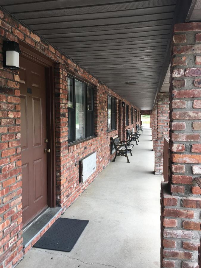 | Chalet Inn & Suites