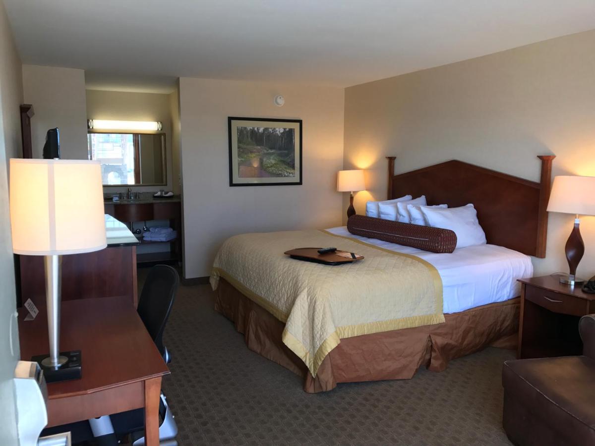  | Norfolk Country Inn and Suites