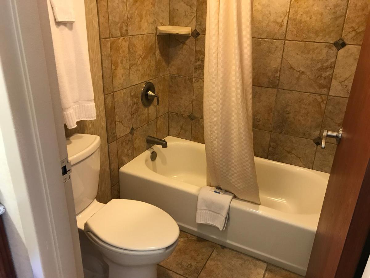  | Norfolk Country Inn and Suites