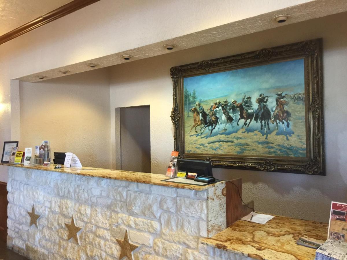 | Fredericksburg Hill Country Hotel