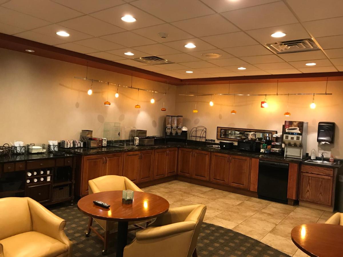  | Norfolk Country Inn and Suites