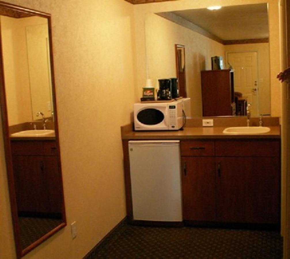 | White River Inn