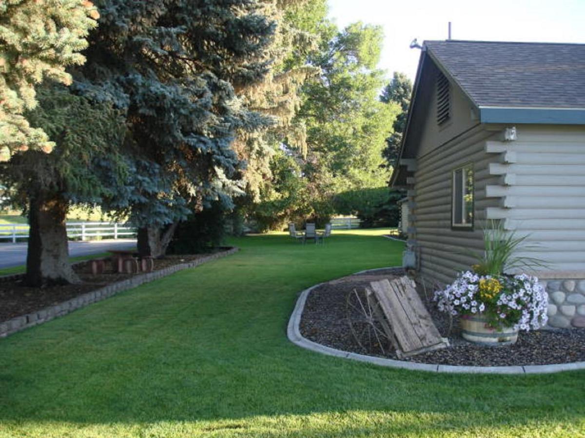 | White River Inn