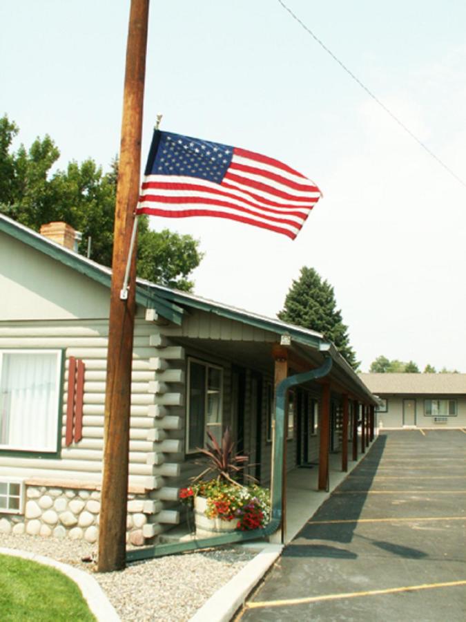| White River Inn