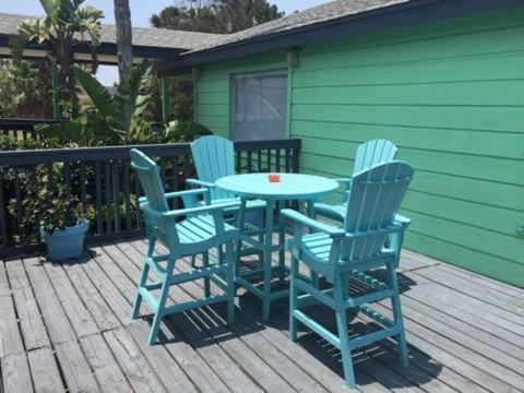 | Upper Deck Hotel and Bar - Adults Only