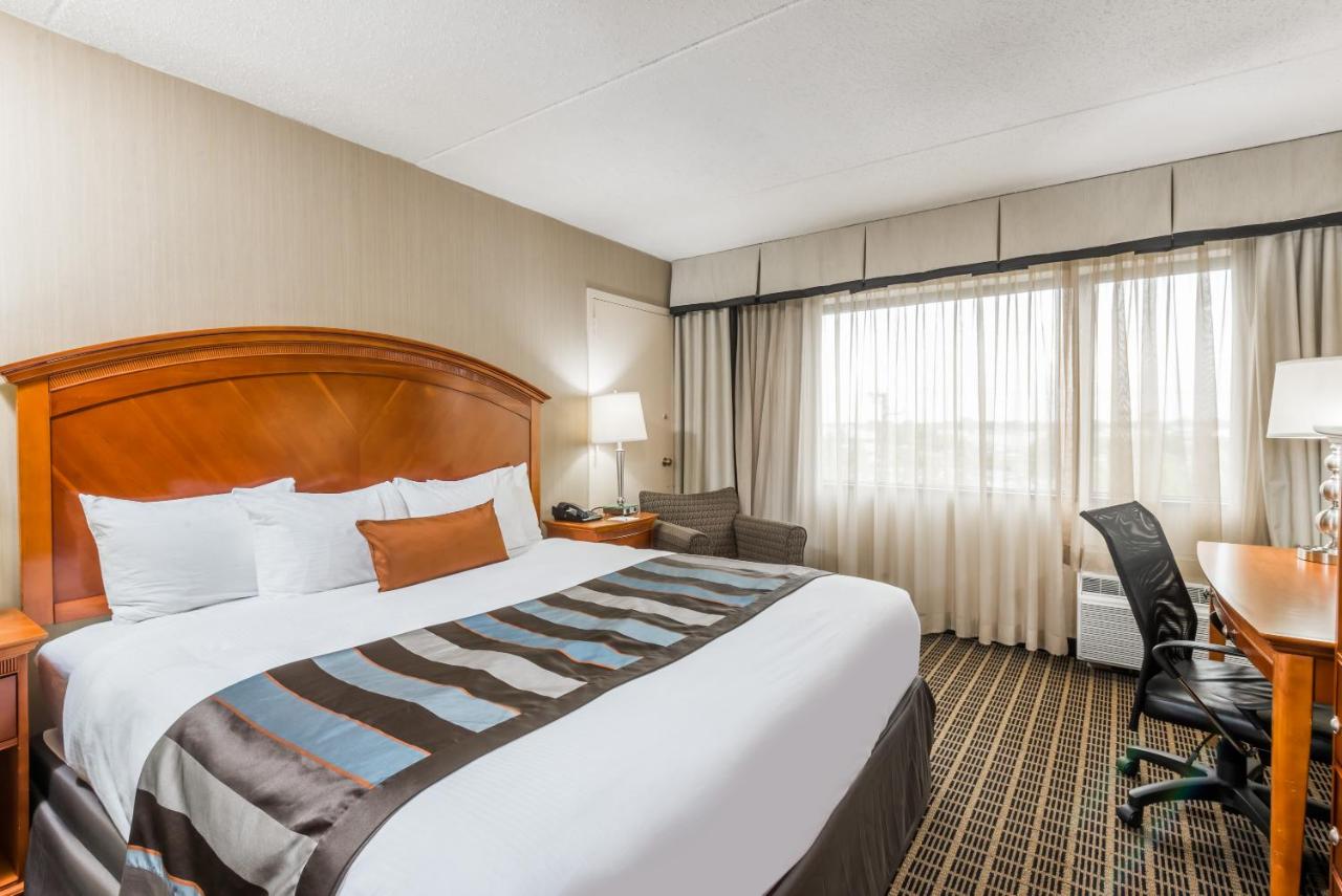 King Room - Non-Smoking at Wingate by Wyndham Springfield
