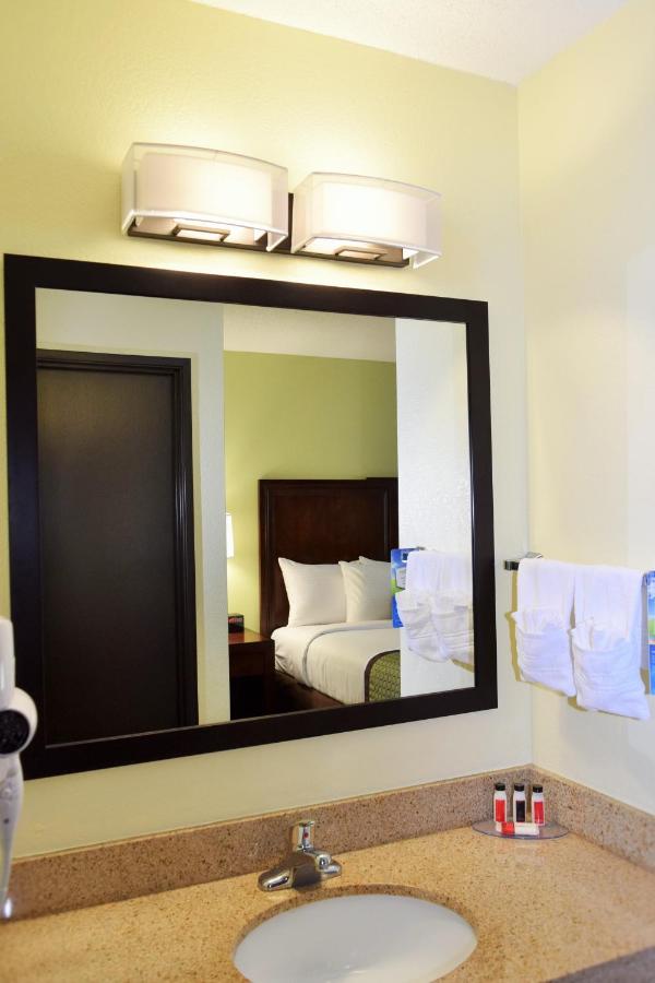 Queen Room with Two Queen Beds - Disability Access/Non-Smoking at Baymont by Wyndham Pierre