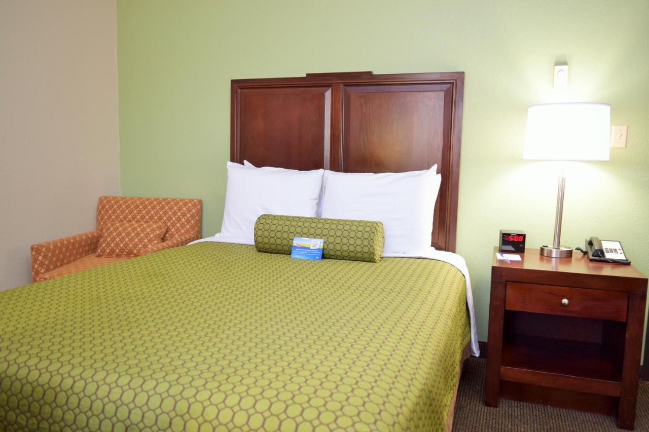 Queen Room - Non-Smoking at Baymont by Wyndham Pierre