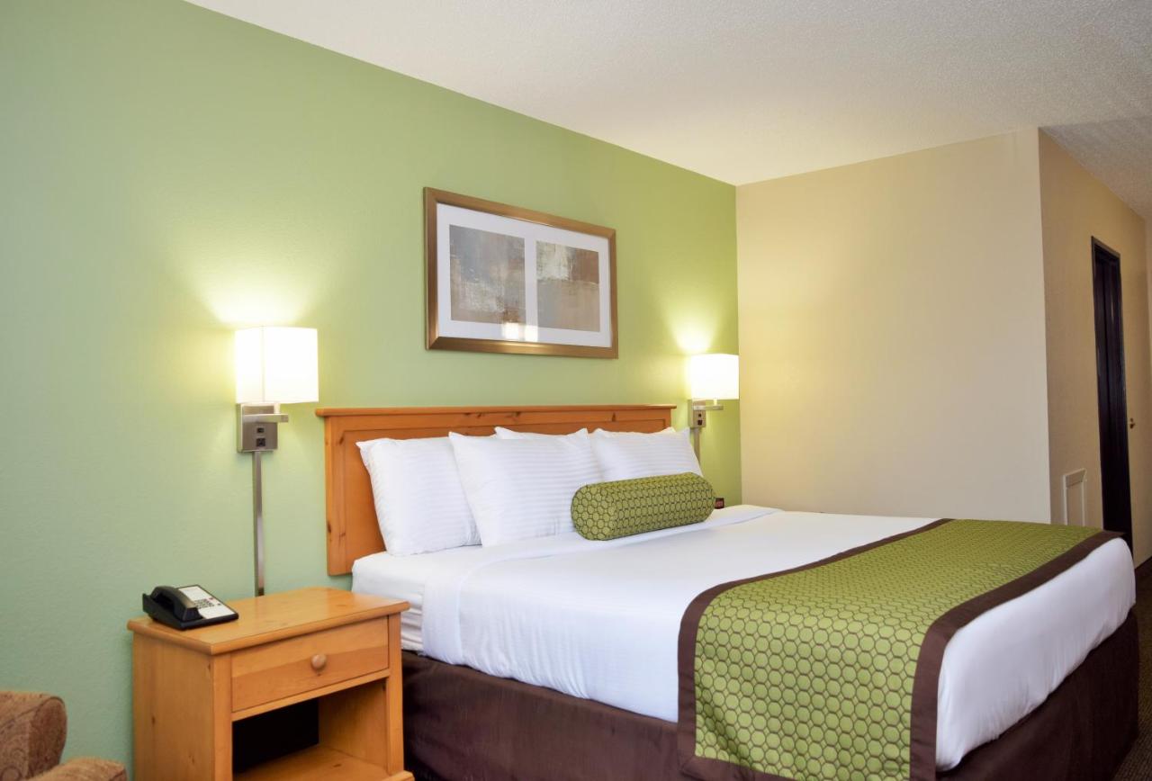 King Room - Non-Smoking at Baymont by Wyndham Pierre