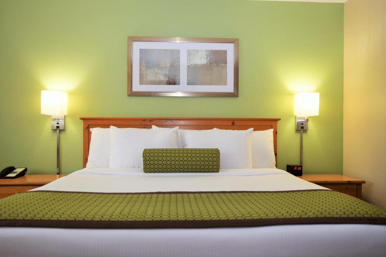 King Room - Non-Smoking at Baymont by Wyndham Pierre