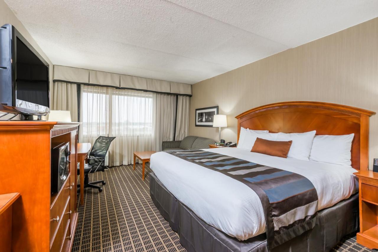 Deluxe King Room - Disability Access/Non-Smoking at Wingate by Wyndham Springfield
