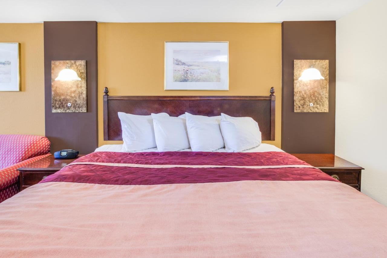 | Apple Tree Inn
