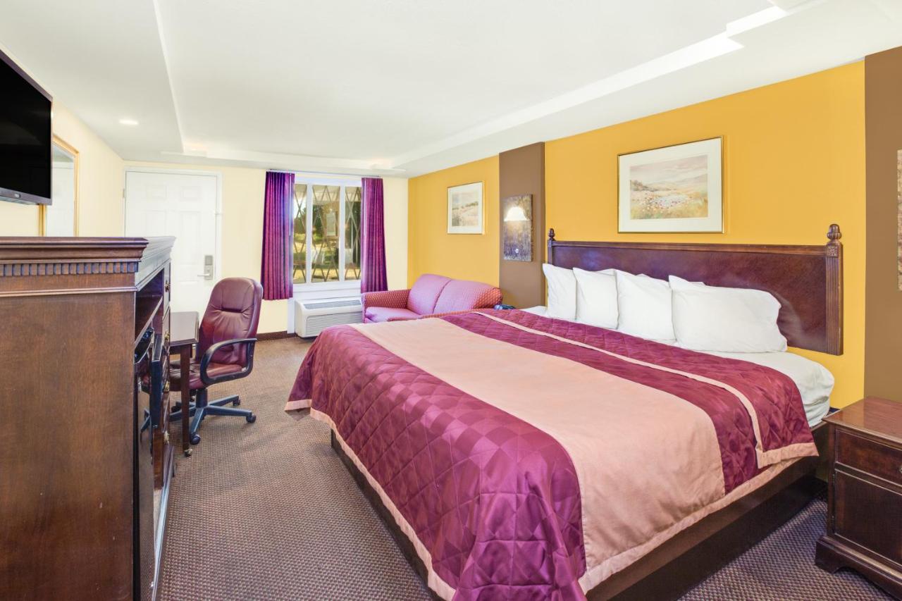  | Apple Tree Inn