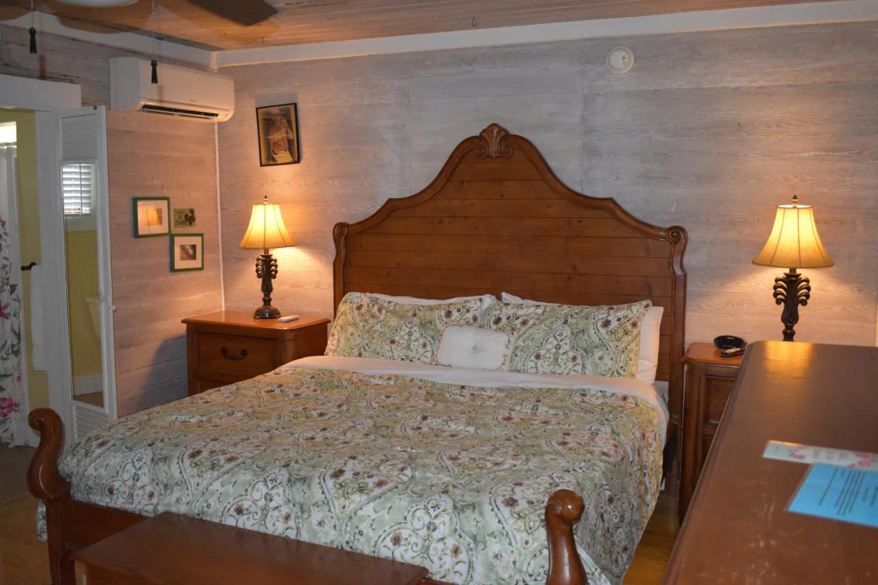 | Seaport Inn
