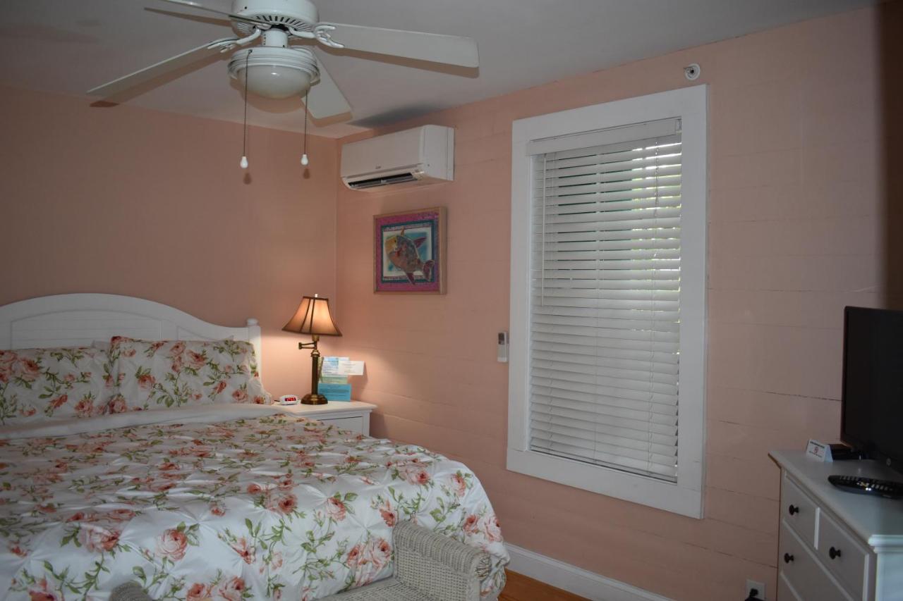 | Seaport Inn