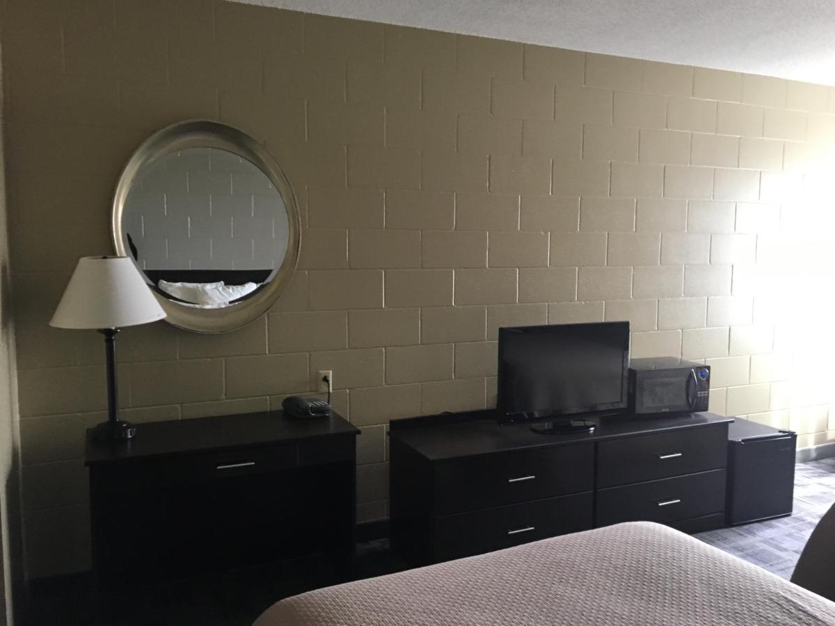 | Sunlac Inn Lakota
