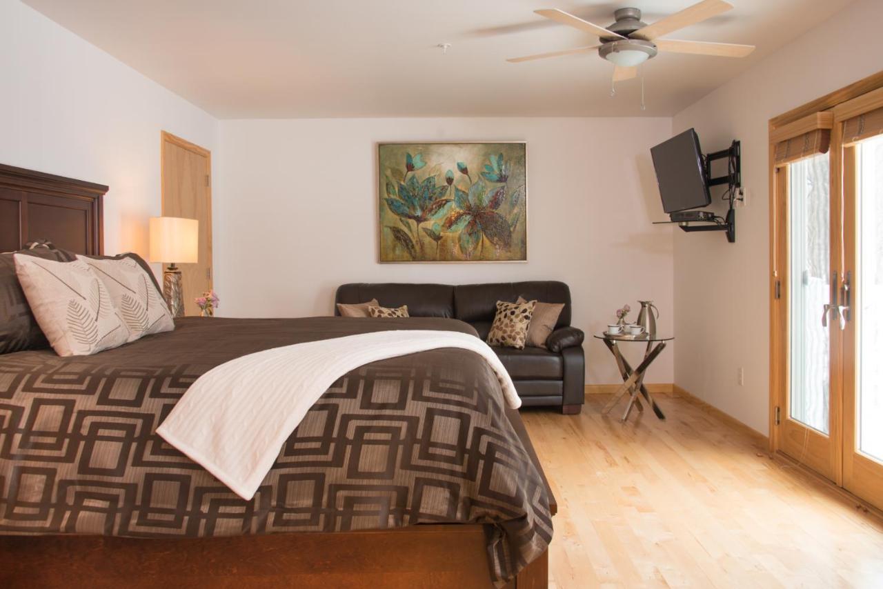 | River Spring Lodge
