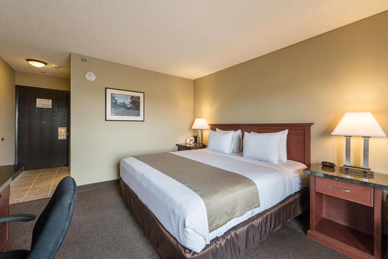 King Room - Disability Access/Non-Smoking at Rodeway Inn & Suites Portland - Jantzen Beach