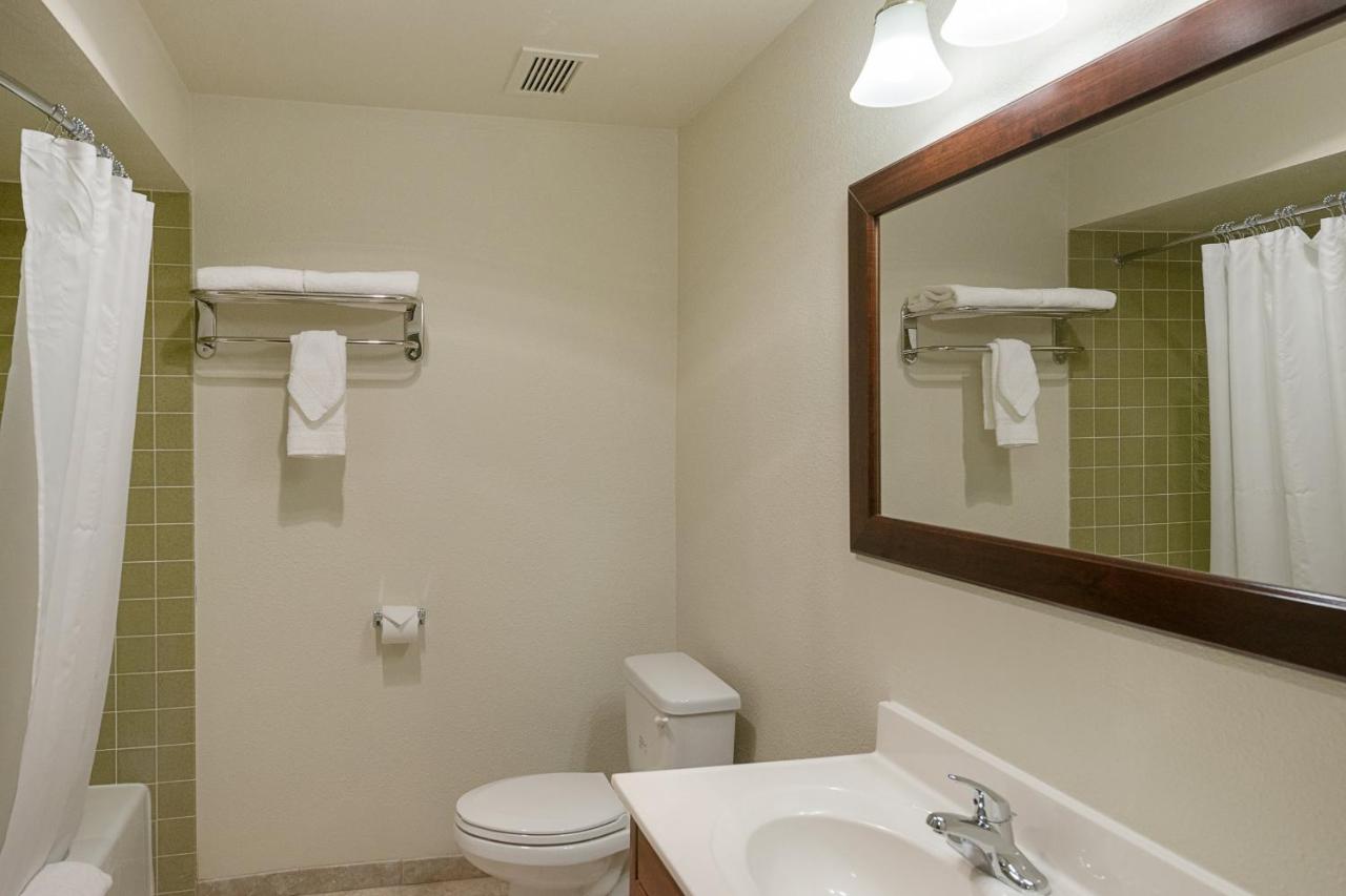 King Room - Non-Smoking at Rodeway Inn & Suites Portland - Jantzen Beach