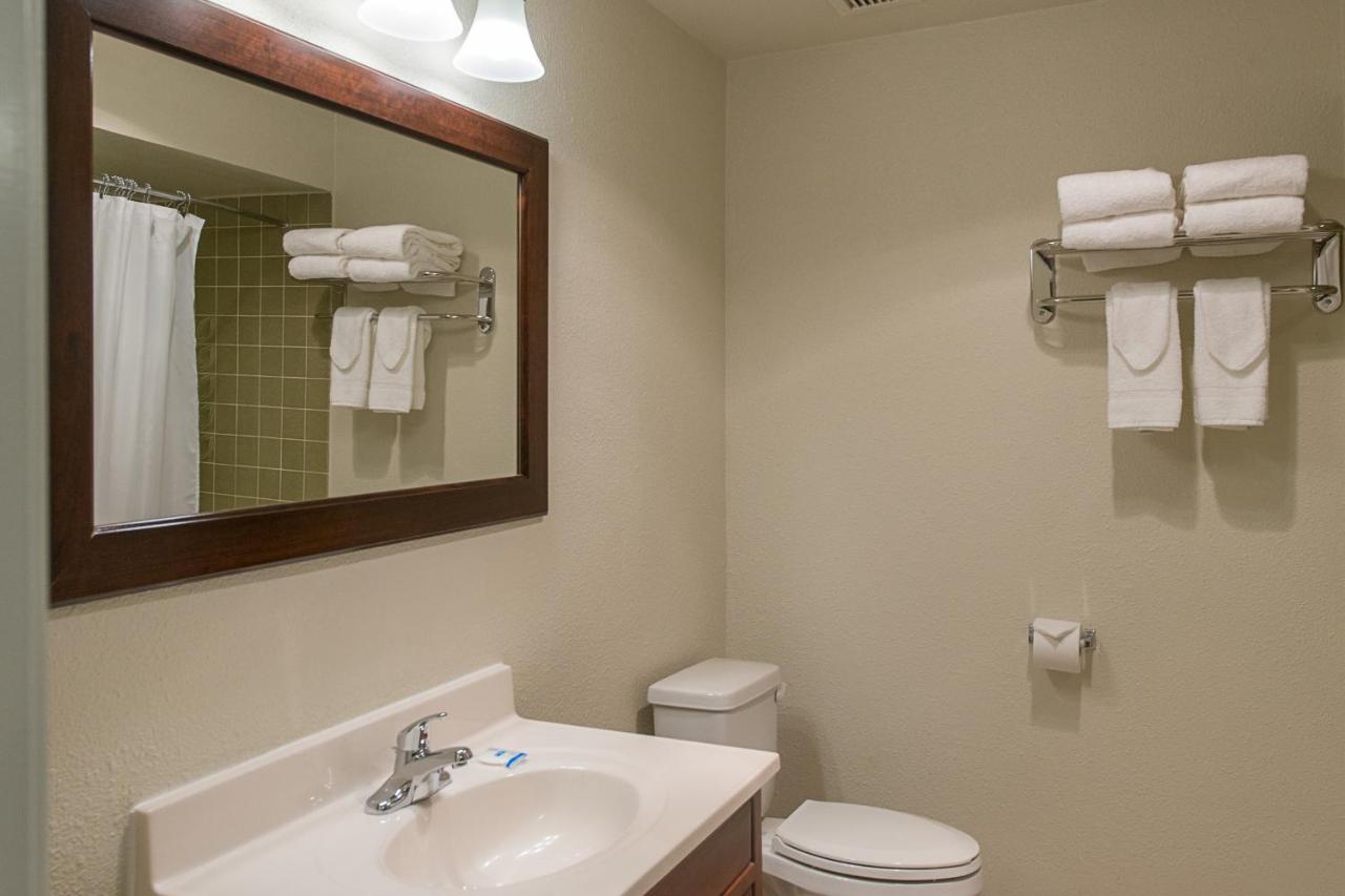 King Room - Non-Smoking at Rodeway Inn & Suites Portland - Jantzen Beach