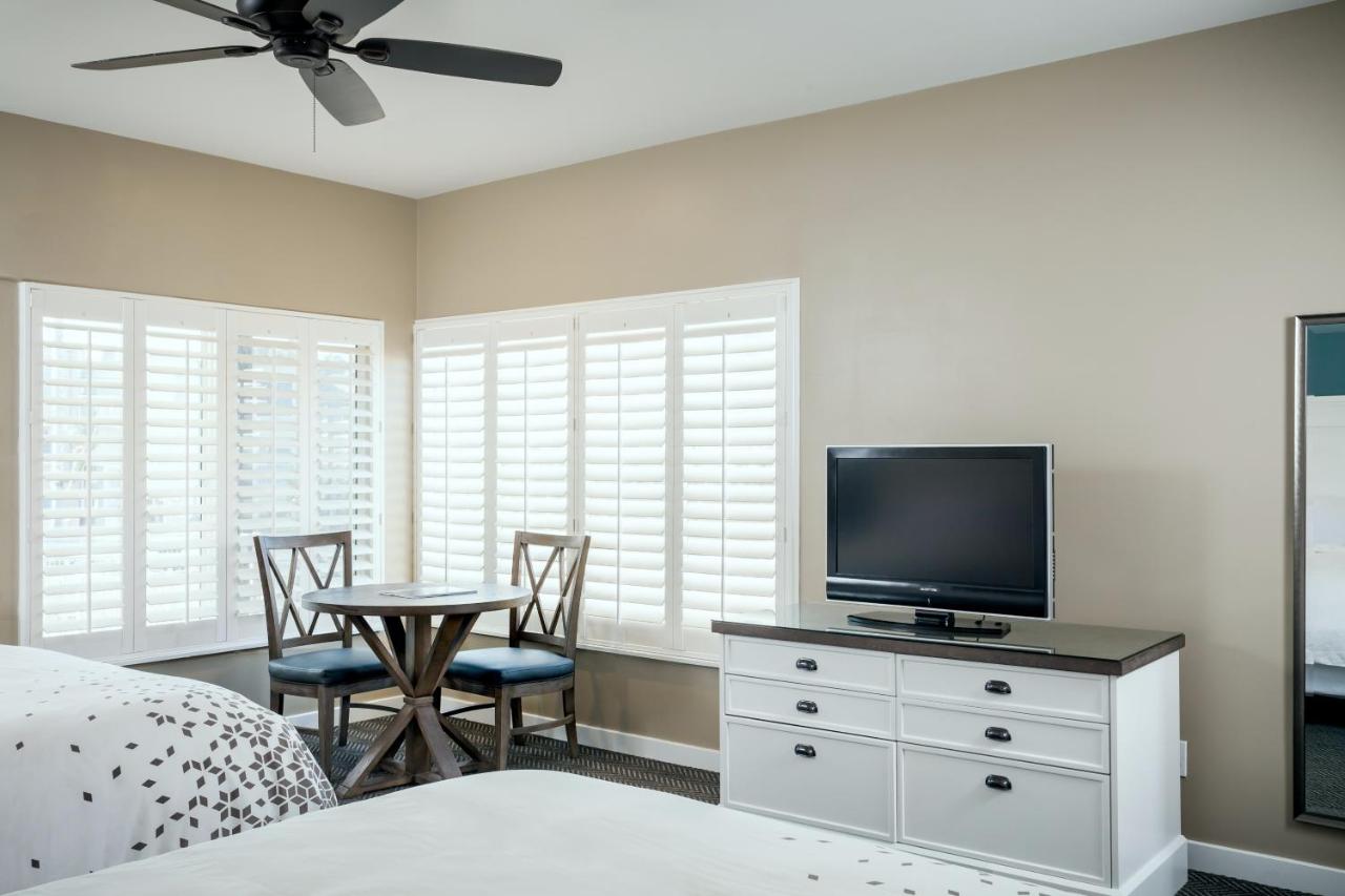 | Pacific Shores Inn
