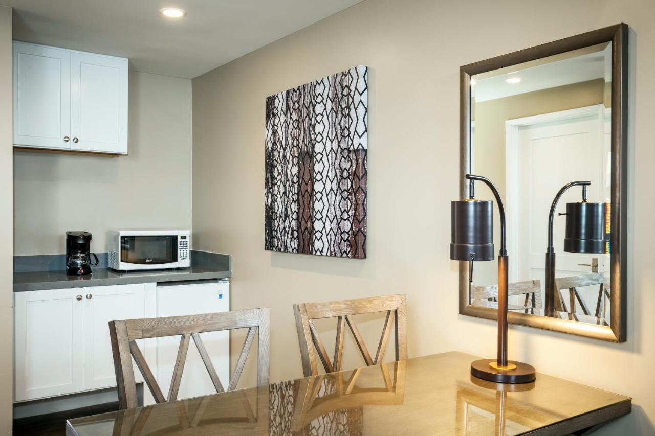 | Pacific Shores Inn