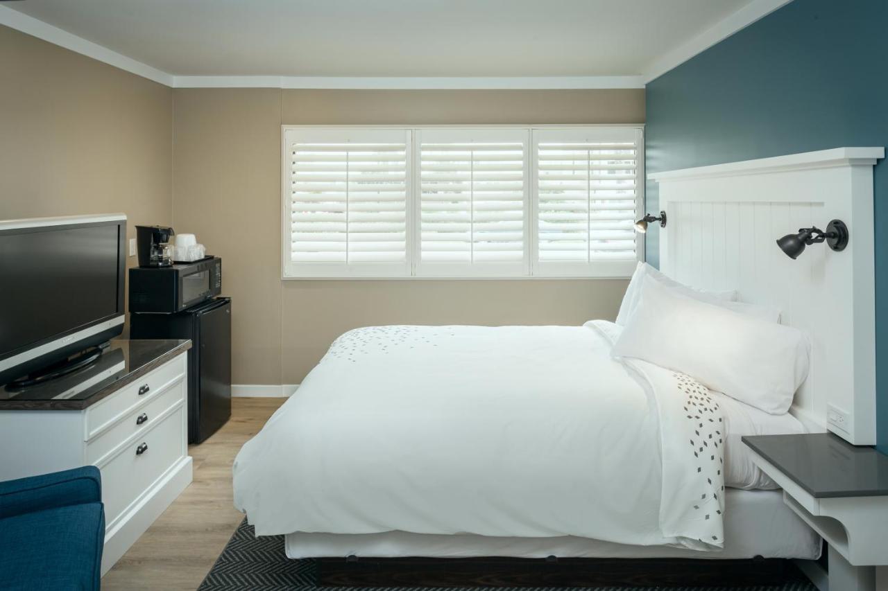 | Pacific Shores Inn