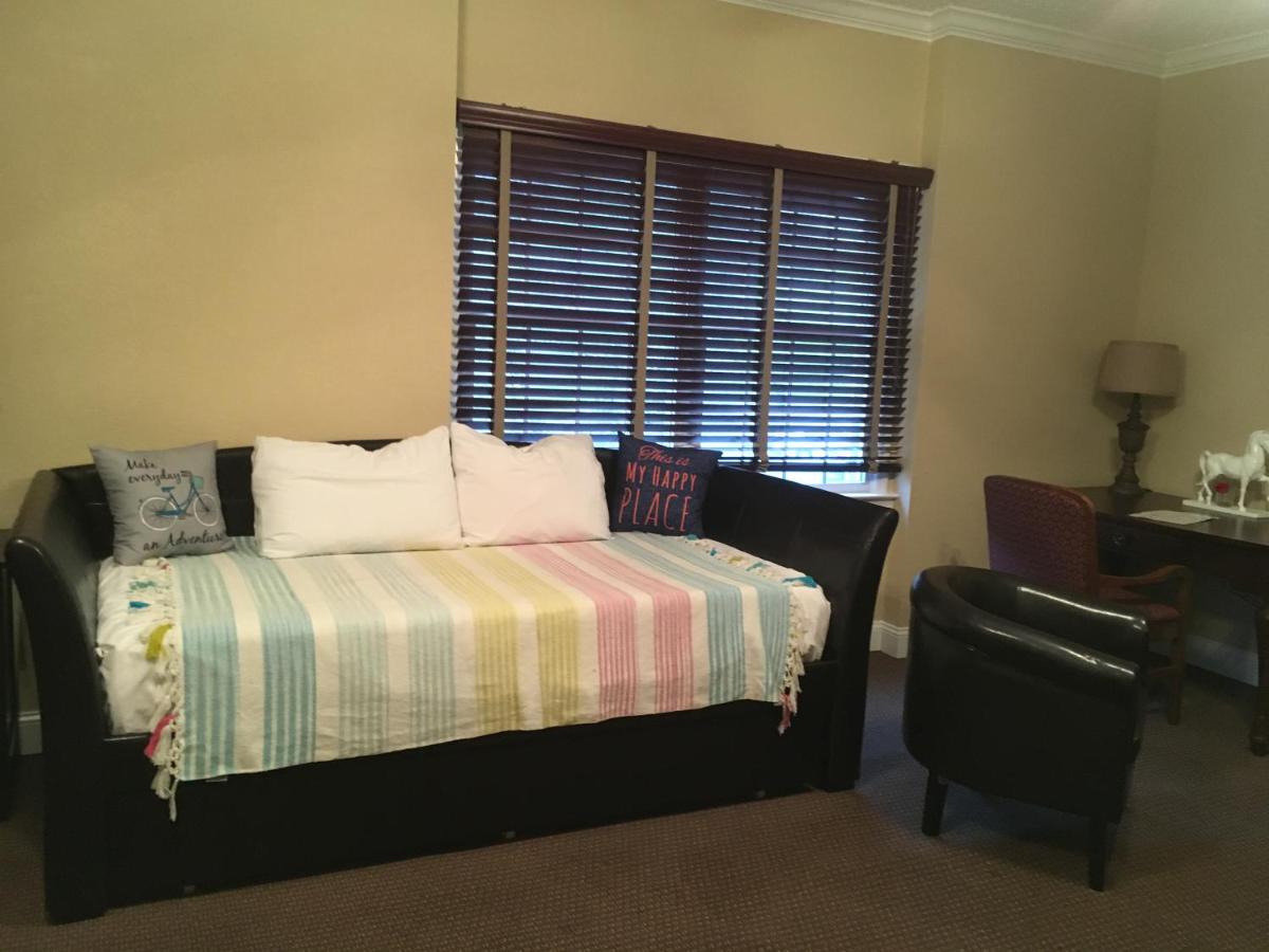| Colts Neck Inn Hotel