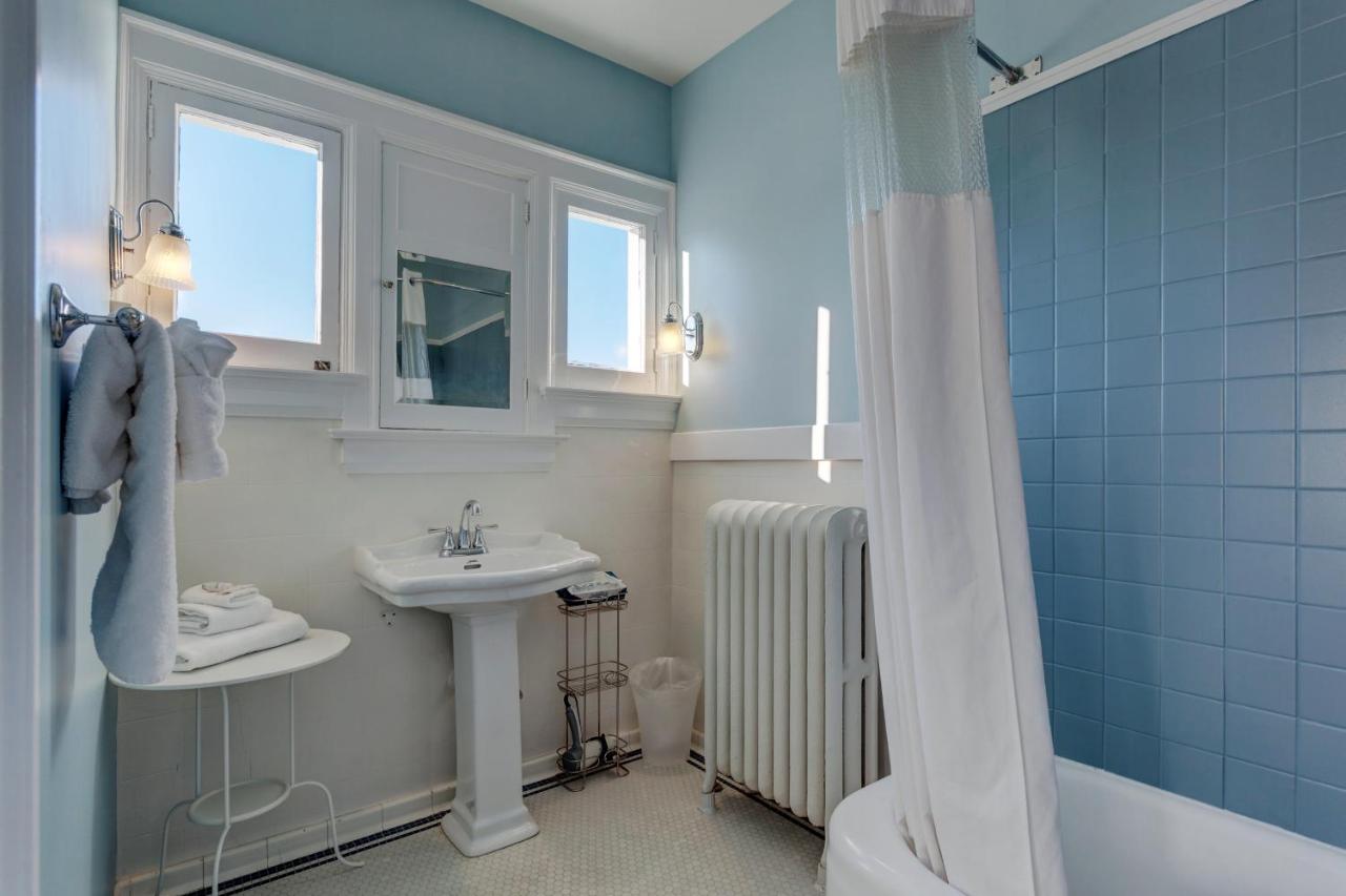  | Nantucket Inn - Anacortes