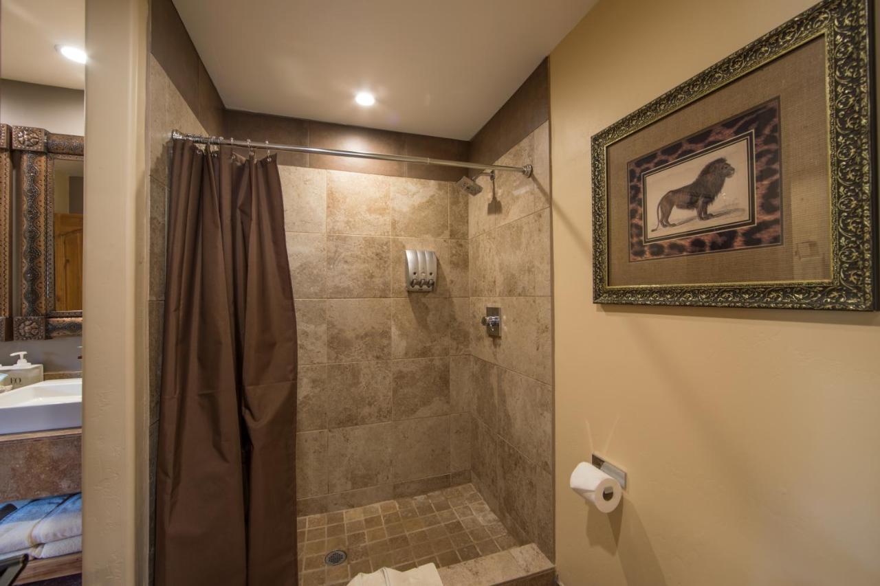 Deluxe One-Bedroom Suite at A Sunset Chateau