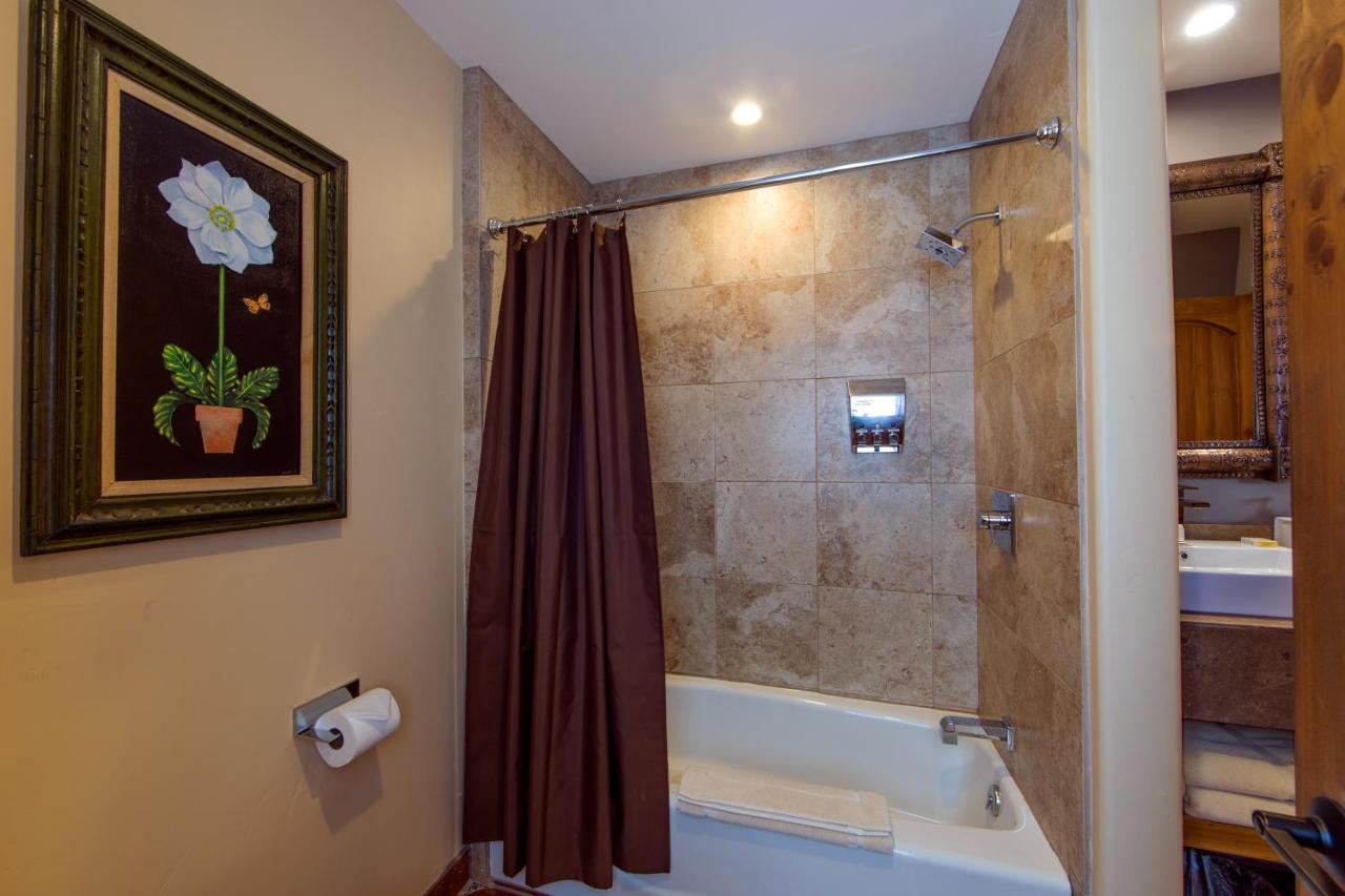 Deluxe One-Bedroom Suite at A Sunset Chateau