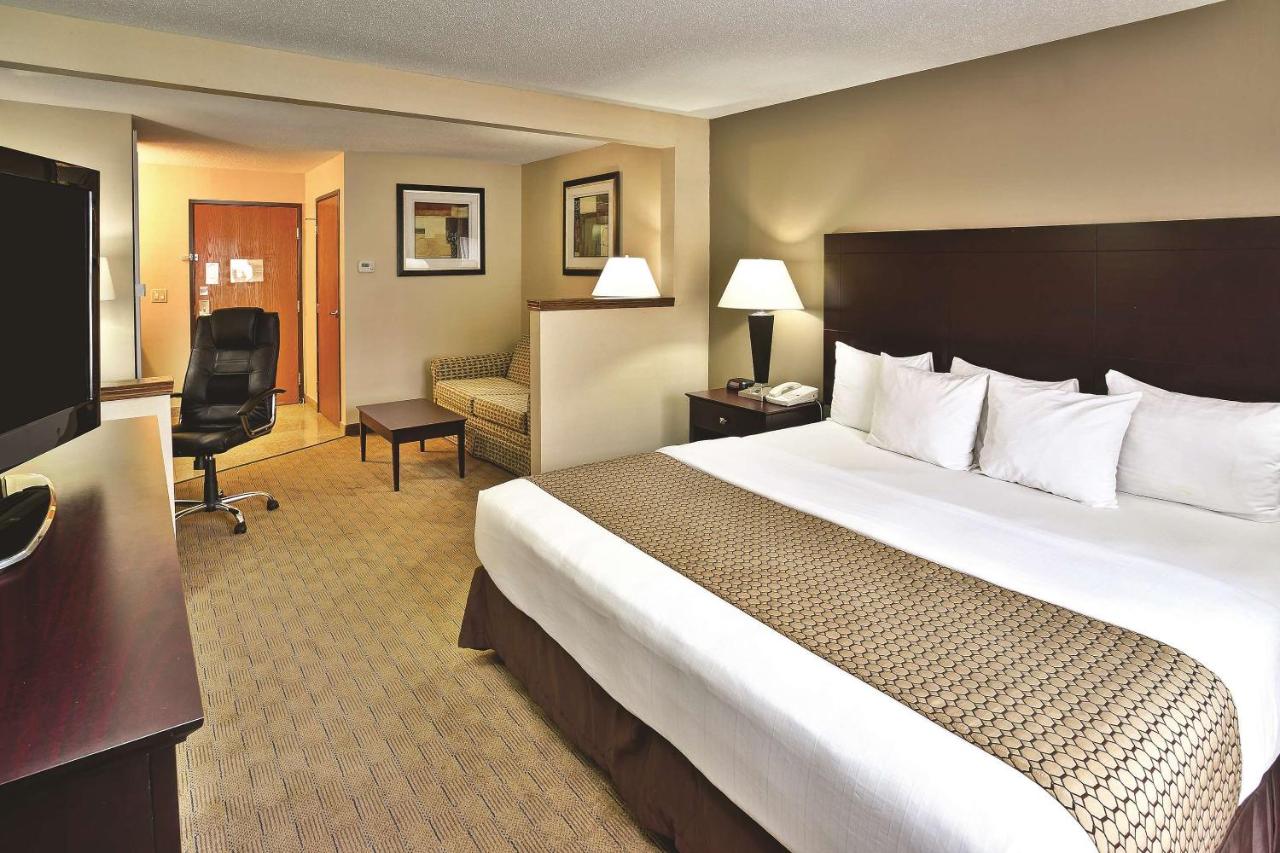 Executive King Room with Sofa Bed at La Quinta Inn & Suites by Wyndham Frankfort