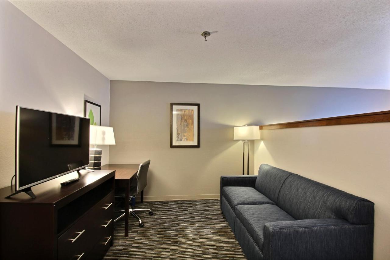 Deluxe King Studio Suite - Non-Smoking at Baymont by Wyndham Madison West/Middleton WI West