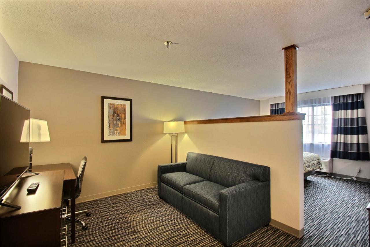 Deluxe King Studio Suite - Non-Smoking at Baymont by Wyndham Madison West/Middleton WI West