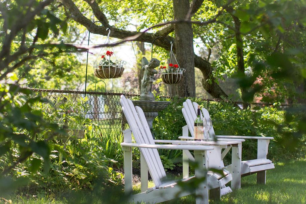 | Historic White Blossom House