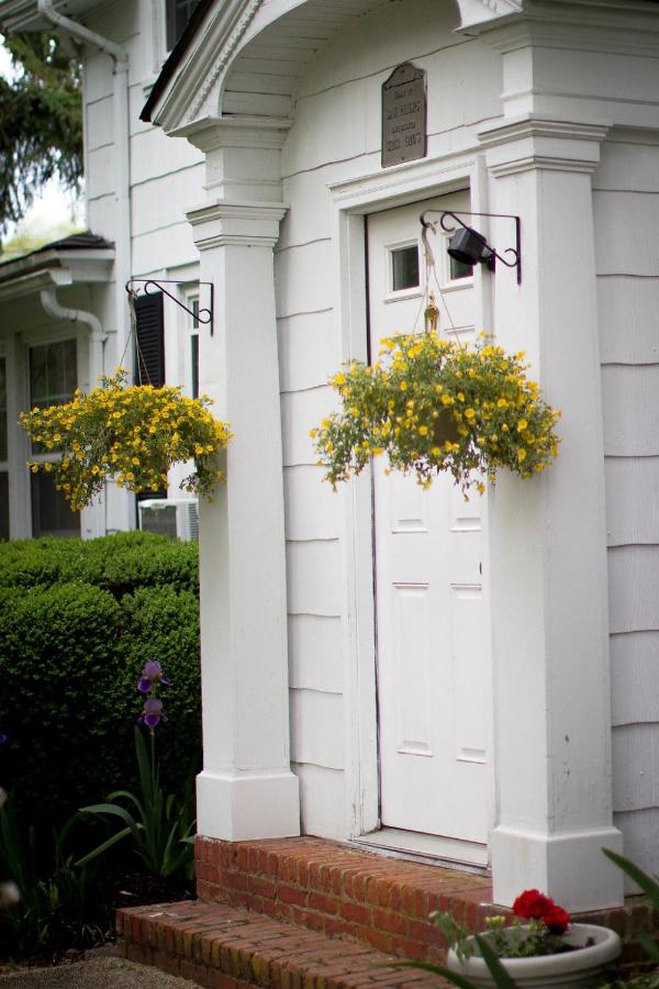 | Historic White Blossom House