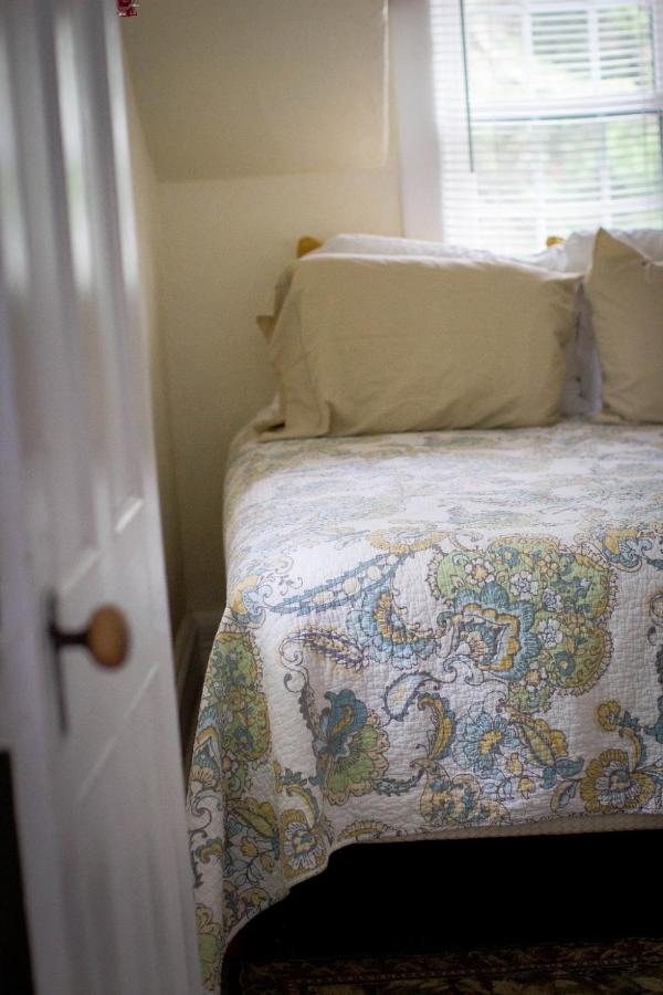 | Historic White Blossom House