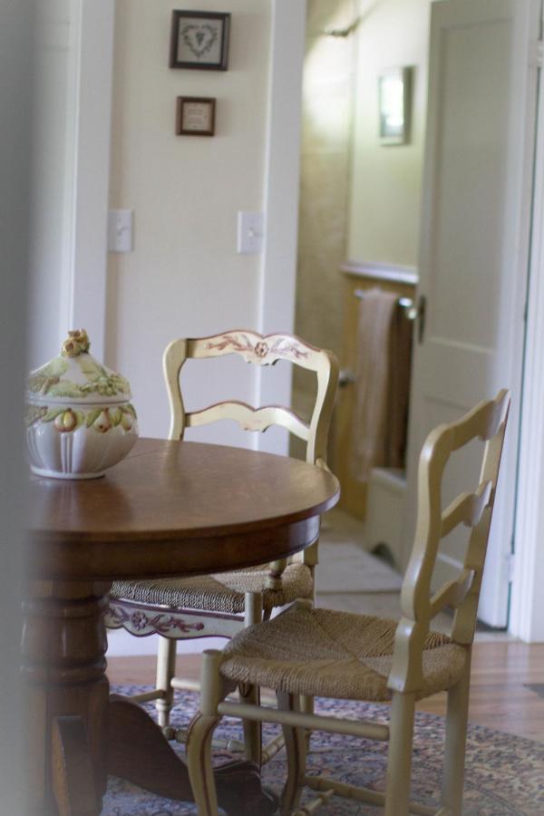 | Historic White Blossom House