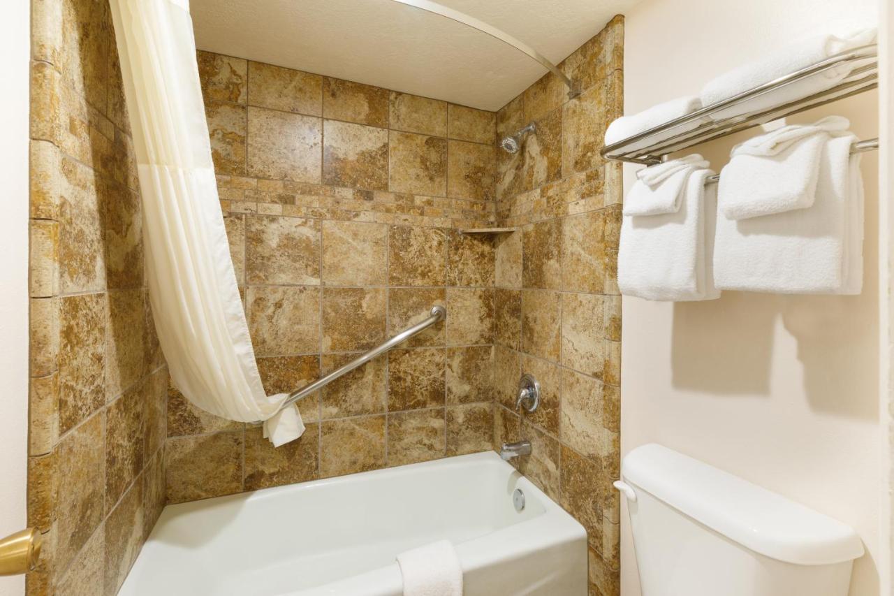 Standard King Room at 49'er Inn & Suites