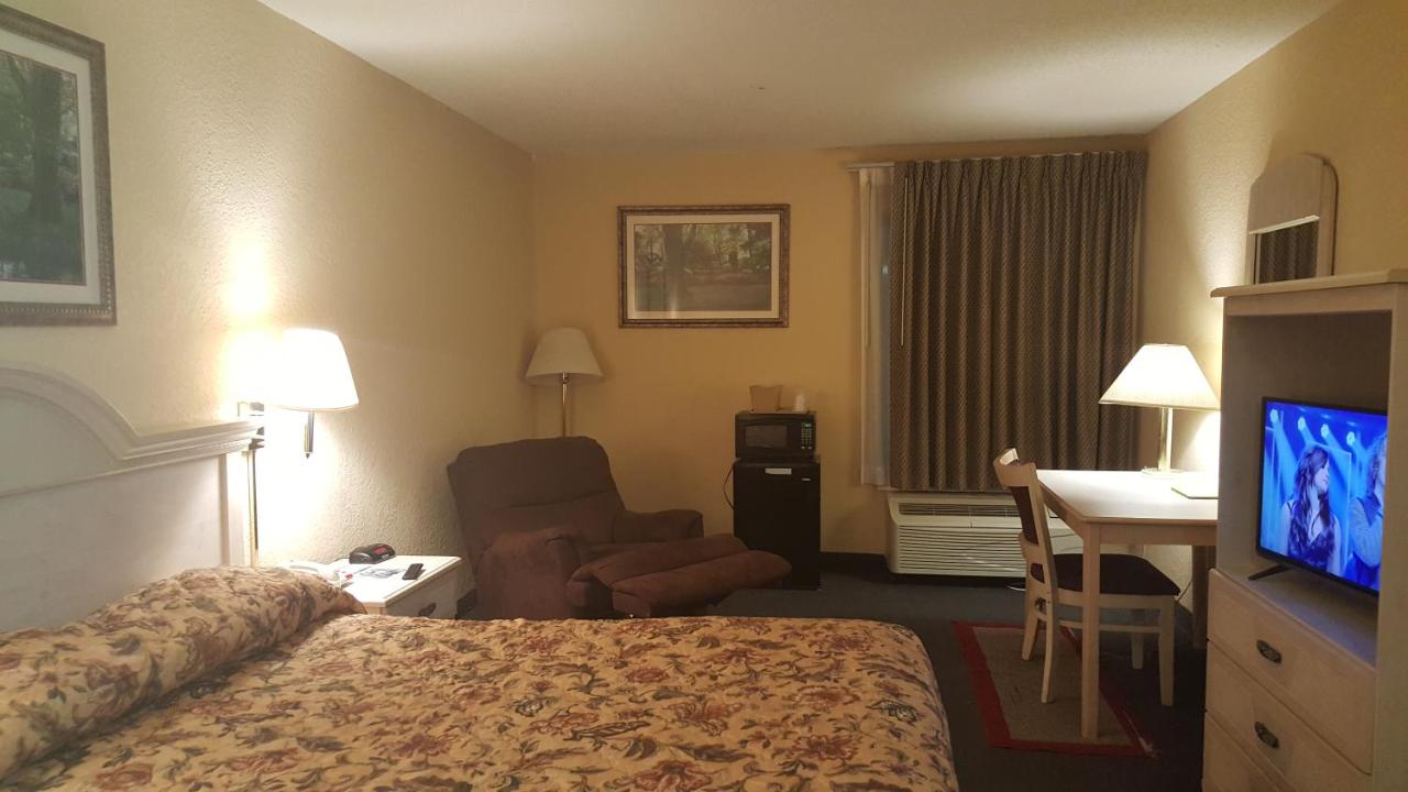 King Room - Non-Smoking at Key West Inn Baxley
